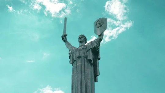 Týden na Ukrajině: Spojenci posílají miliardy a&nbsp;Krym v&nbsp;nouzi