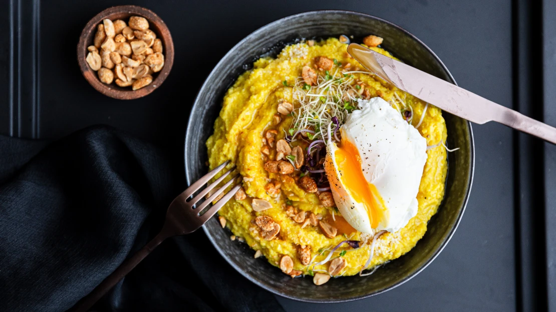 Příloha & hlavní chod v&nbsp;jednom. Arašídová polenta v asijském duchu