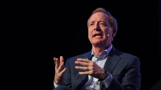 Superinteligentní AI během roku vyvinuta nebude, prohlásil prezident Microsoftu