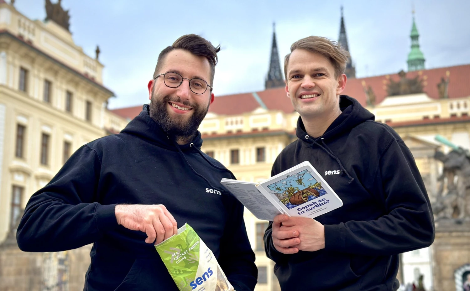 Dezinformace jim poškodily byznys. Cvrčci ze Sens proti nim bojují humorem