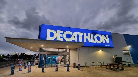 Decathlon loni v Česku zvýšil zisk téměř o třetinu. Růst táhly online prodeje