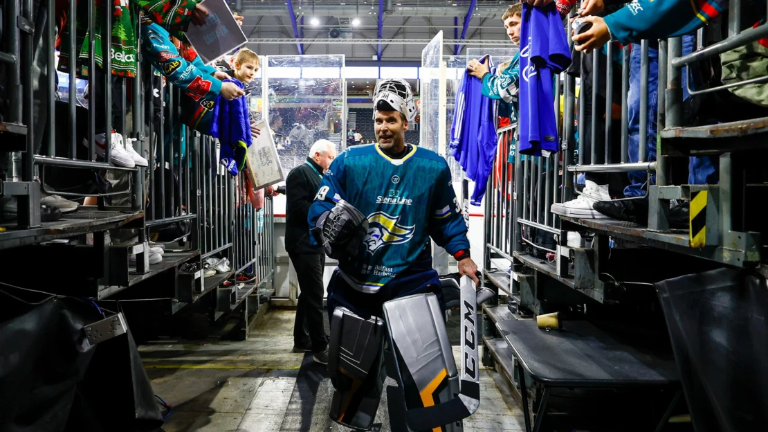 Fotbalová legenda Petr Čech si zahraje hokej v&nbsp;britské elitní lize. Posílí Belfast