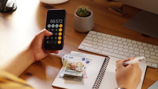 Životní úroveň v&nbsp;Česku mírně klesla. Je na úrovni Kypru a&nbsp;Slovinska