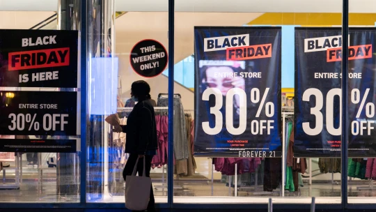 Rekordní Black Friday ve Spojených státech. Zákazníci utratili 9,8 miliardy dolarů