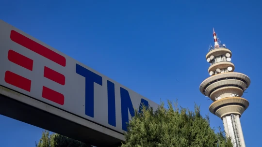 Americký fond KKR investuje. Koupí sítě italských pevných linek