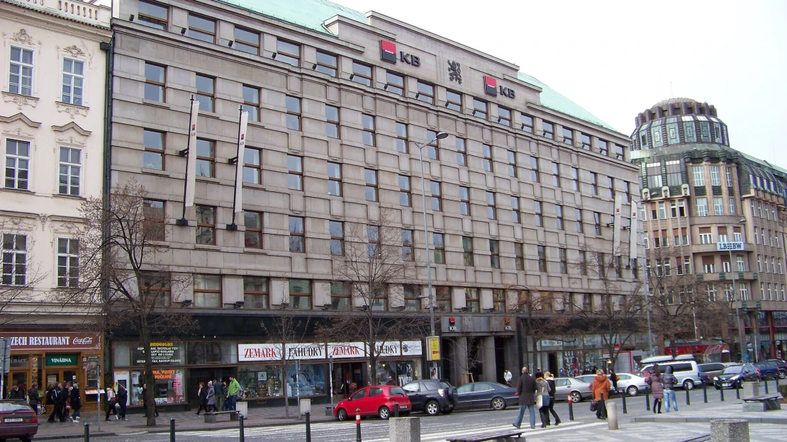 Kam s úředníky? Praha chce za 3,65 miliardy získat sídlo Komerční banky