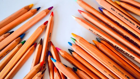 Firmě Koh-i-noor Hardtmuth klesly tržby i&nbsp;zisk. Na vině jsou energie a&nbsp;inflace