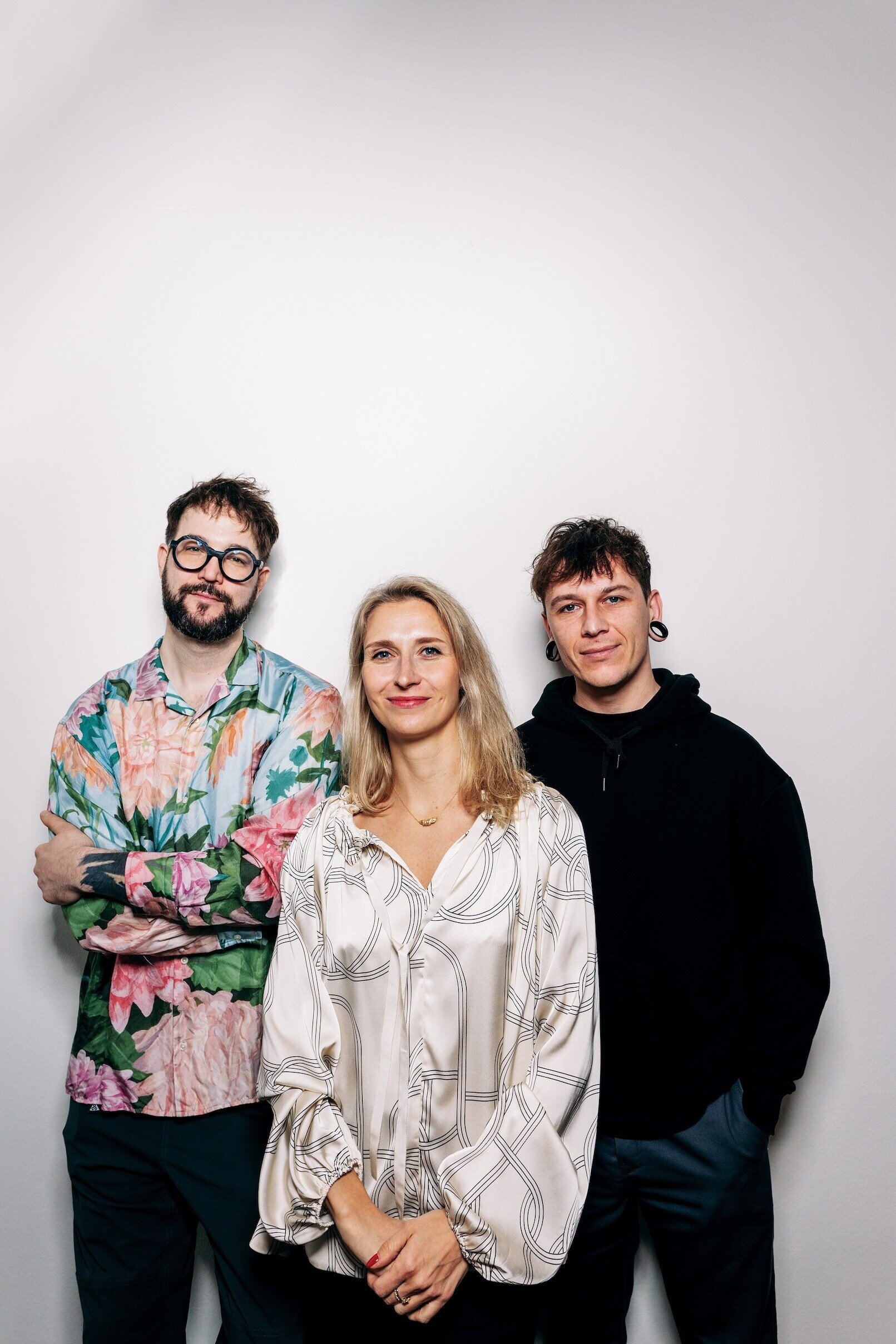 Tvůrčí duo Ondrash & Kašpárek s designérkou šperků Lenkou Kerlickou