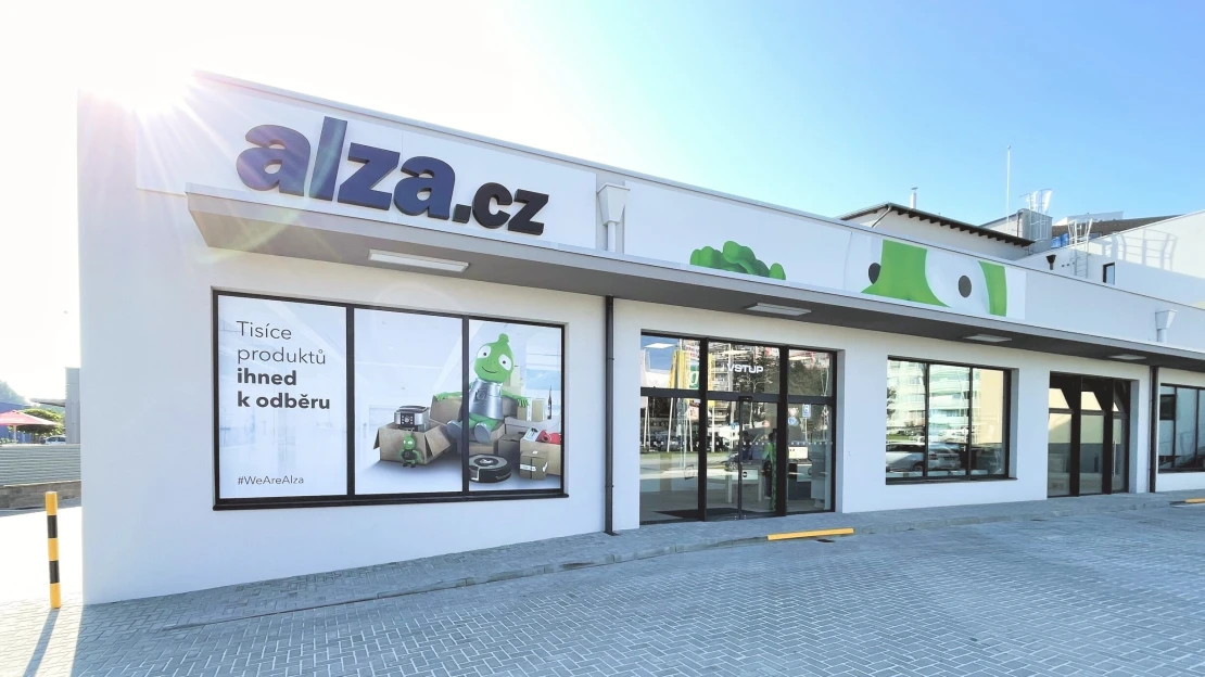 Alza testuje humanoidní roboty. Jmenují se Adam a Božena