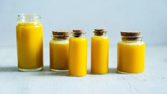 Domácí ginger shot. Jediný panák, který vám po ránu udělá dobře