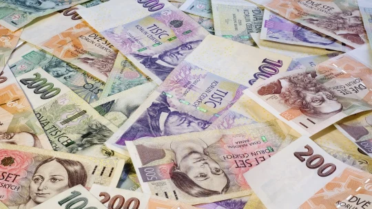 Koruna v&nbsp;pátek mírně oslabila k&nbsp;euru. Zpevnila naopak vůči dolaru