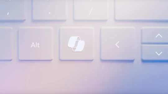 Klávesnici čeká první výrazná změna za tři desetiletí. Nová klávesa aktivuje AI