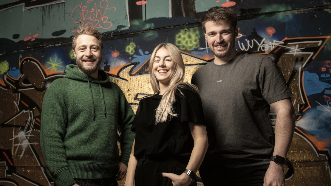 U jednoho stolu. Propojili jsme Jana Bednáře se dvěma tvářemi z výběru 30 pod 30