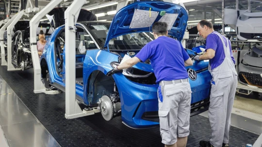 Koncern Volkswagen prodal meziročně méně aut. Zisky zaznamenala pouze Škoda