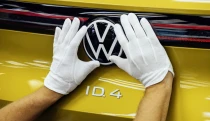 Ranní výběr: Souboj o&nbsp;budoucnost Volkswagenu a&nbsp;pokrok v&nbsp;hledání temné hmoty