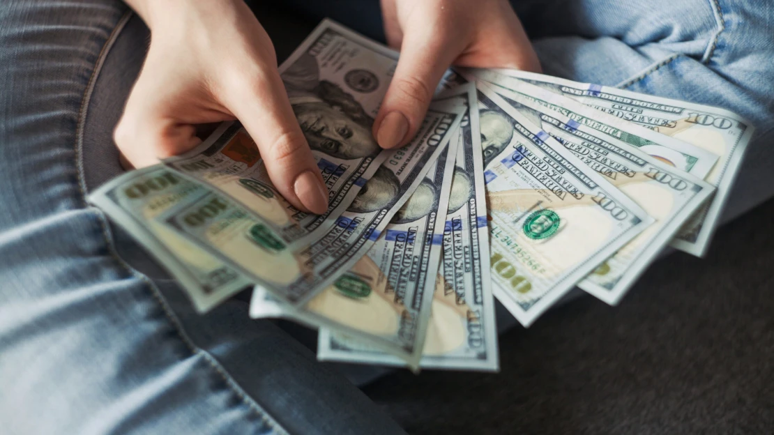 Americký dolar posiluje. Dostal se na nejvyšší hodnotu za poslední tři měsíce