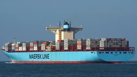 Námořnímu dopravci Maersk ve čtvrtletí klesl zisk. Firma ruší odkup svých akcií