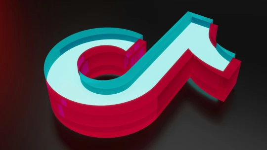 Brusel zahájil další řízení se sociální sítí TikTok. Ohrožuje prý duševní zdraví