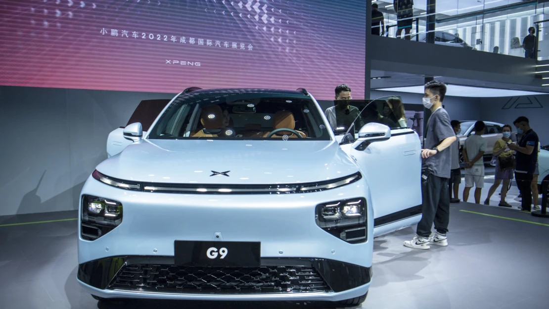 Čínská automobilka Xpeng zvýší počet zaměstnanců. Plánuje i vysoké investice do AI