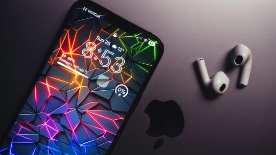Umělá inteligence v iPhonu? Apple jedná o&nbsp;zabudování Gemini do svého zařízení