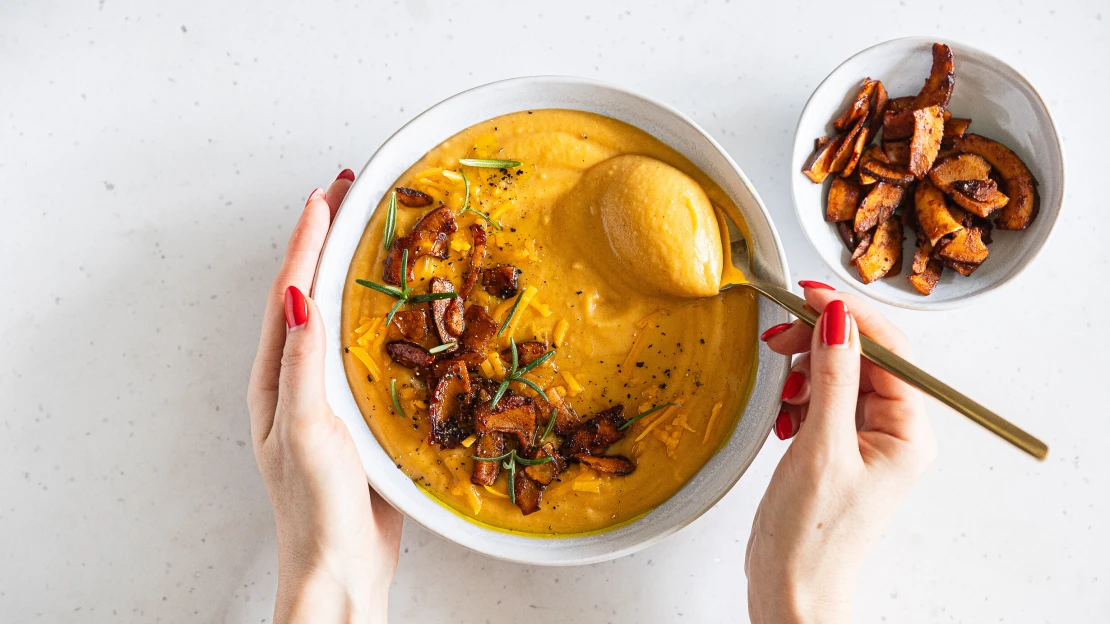 Bramborový krém & veganská „slanina“. Neobyčejné jídlo z&nbsp;obyčejných surovin