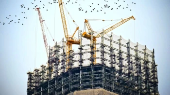 Nebudeme moci stavět. Stavební firmy jsou nervózní z růstu cen ropy a&nbsp;materiálů