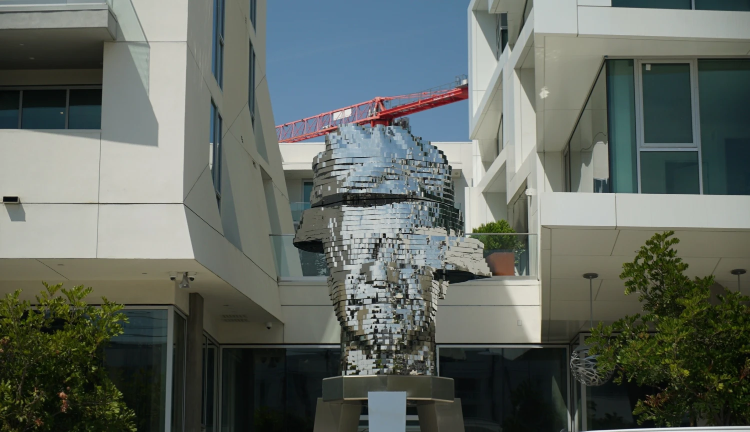 V Kalifornii se točí hlava Davida Lynche. Obří bustu mu připravil David Černý