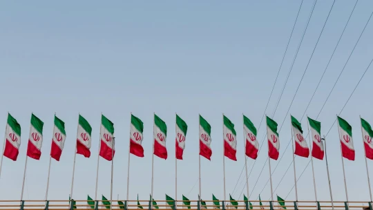 Irán v&nbsp;noci spustil vzdušný útok na Izrael. Armáda zachytila většinu střel