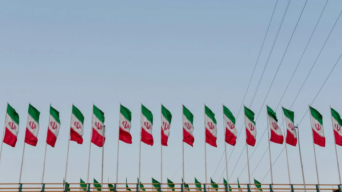Irán v&nbsp;noci spustil vzdušný útok na Izrael. Armáda zachytila většinu střel