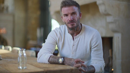 Ranní výběr: Buffett sází na ropu a&nbsp;důchodce Beckham vydělává miliardy