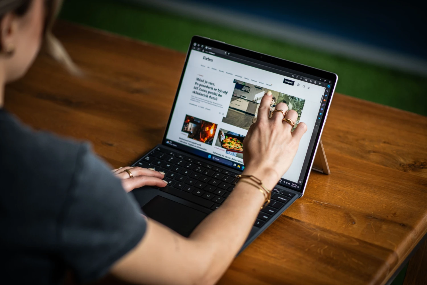 AI asistent a větší výkon. Novinky od Microsoftu uchvátí digitální nomády i byznysmeny 
