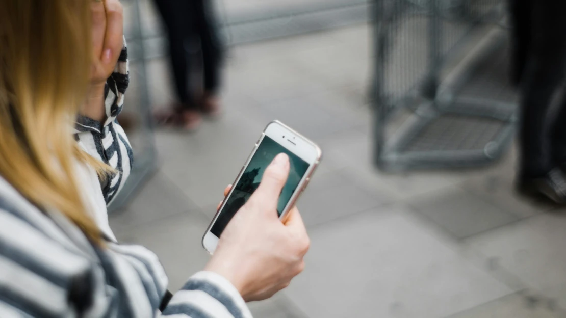 Britové zvažují zákaz smartphonů pro děti do 16 let. Poukazují na možné škodlivé vlivy