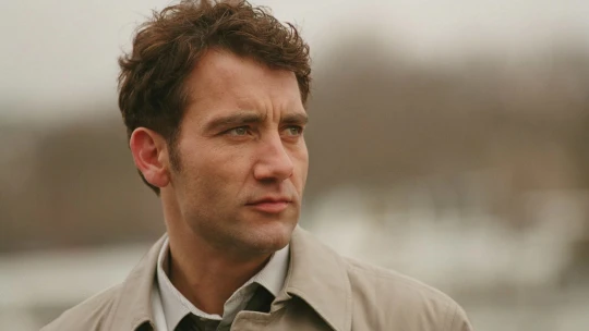 Hello, Stranger! Clive Owen (se) ve Varech představí Na dotek