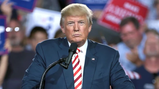 Ne násilí a&nbsp;přání brzkého uzdravení. Světoví lídři odsuzují střelbu na Trumpa