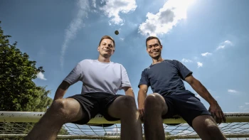 Už žádné pivní tácky. Firma z Vysočiny obsadila fotbalový svět