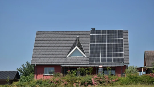 Malé fotovoltaické elektrárny zůstávají na vzestupu. Loni navýšily výrobu elektřiny o 172 procent