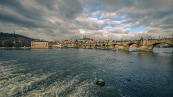 Ranní výběr: Provoněná Praha a Donaldův plán pro Blízký východ