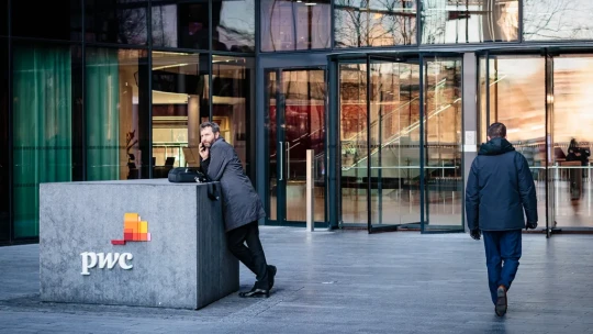 Pokuta patnáct milionů liber. Auditorská firma PwC neupozornila na možné podvody u klienta