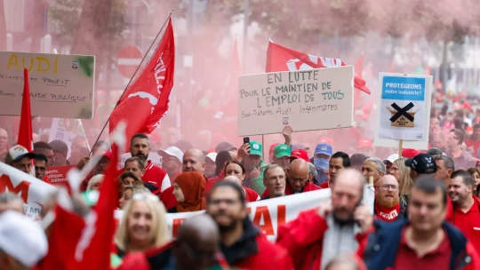 Audi plánuje ukončit výrobu v&nbsp;Bruselu a propouštět. Na protest přišlo přes pět tisíc lidí