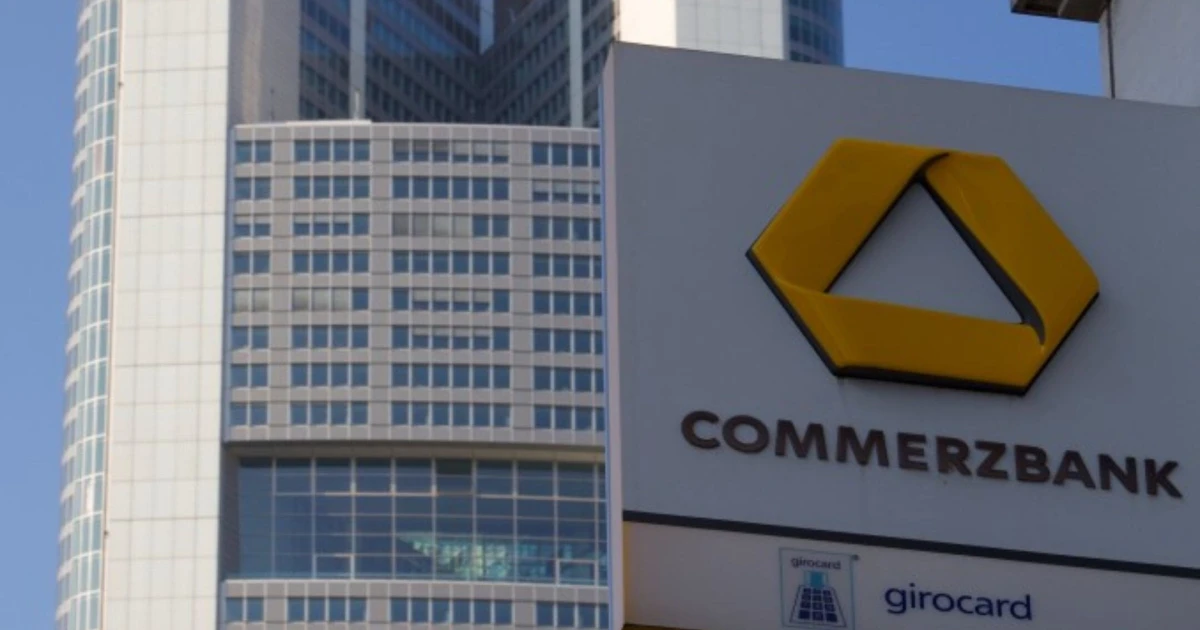 Commerzbank škrtá náklady. Propustí tři tisíce lidí, aby se ubránila převzetí UniCredit