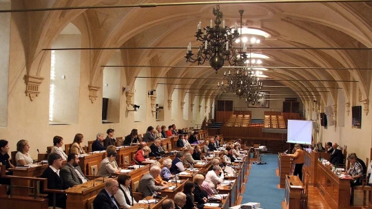 Senát schválil pravidla pro lobbování. Mají omezit možnou korupci
