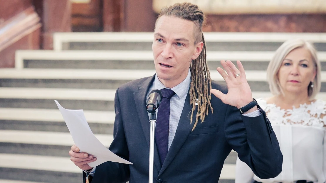 Piráti ve volbách pohořeli. Bartoš oznámil, že vedení strany dává k dispozici své funkce