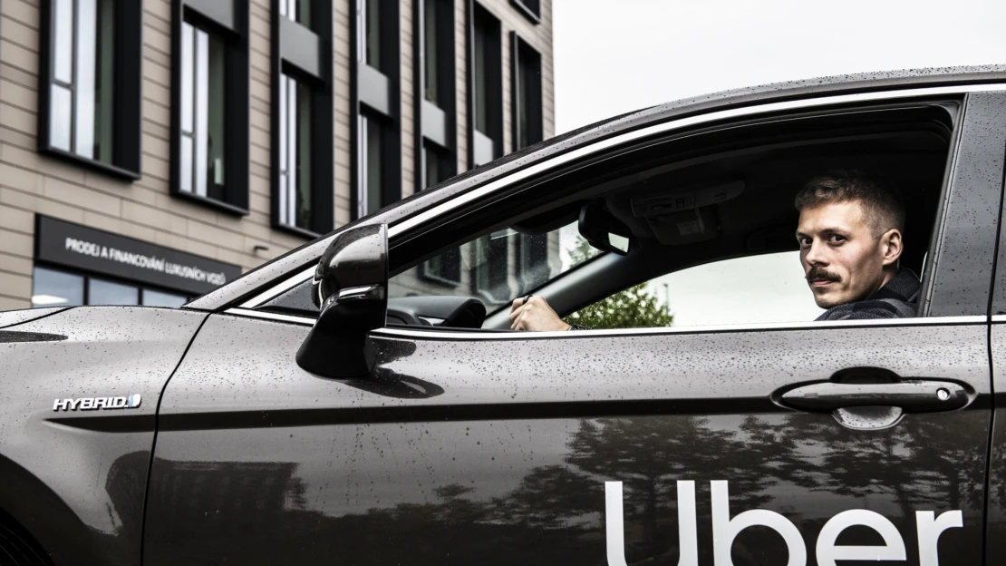 Uber rozšiřuje svoje služby. Kromě lidí bude vozit i&nbsp;balíčky