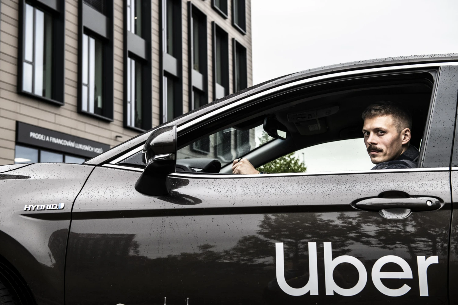 Řidič (ne)nalezen. Uber investuje přes miliardu dolarů do autonomních taxíků