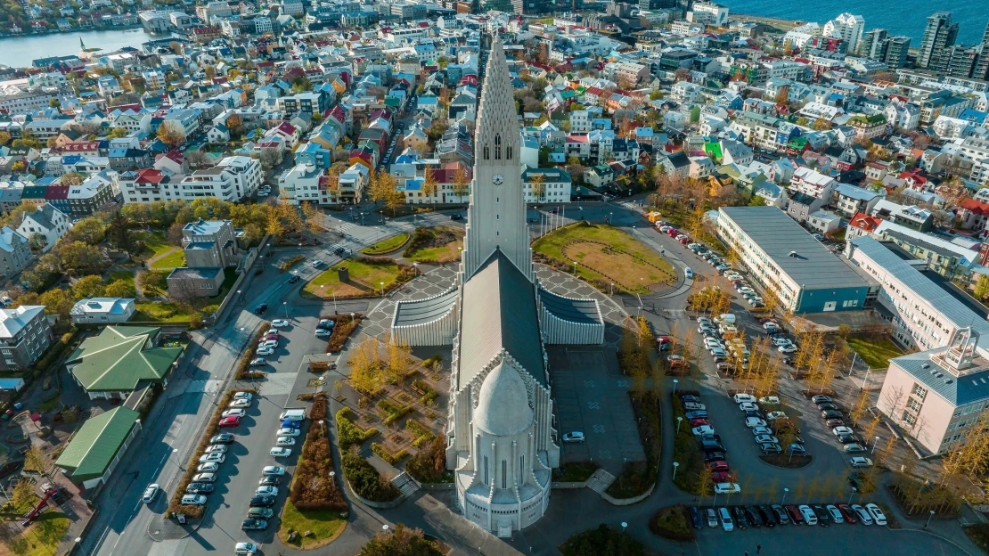 Guide to Reykjavík. Fermentovaný žralok, termální lázně či&nbsp;dechberoucí stavby