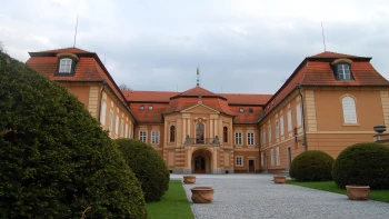 Zámek za tři čtvrtě miliardy, který nikdo nechce. Proč se státu nedaří prodat Štiřín?