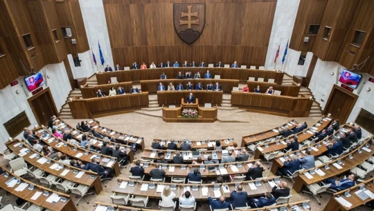 Vyšší DPH a&nbsp;nová daň pro firmy. Slovenský parlament schválil konsolidační balíček