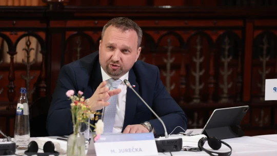 Vláda schválila zvýšení důchodů. Starobní vzroste v průměru o 668 korun