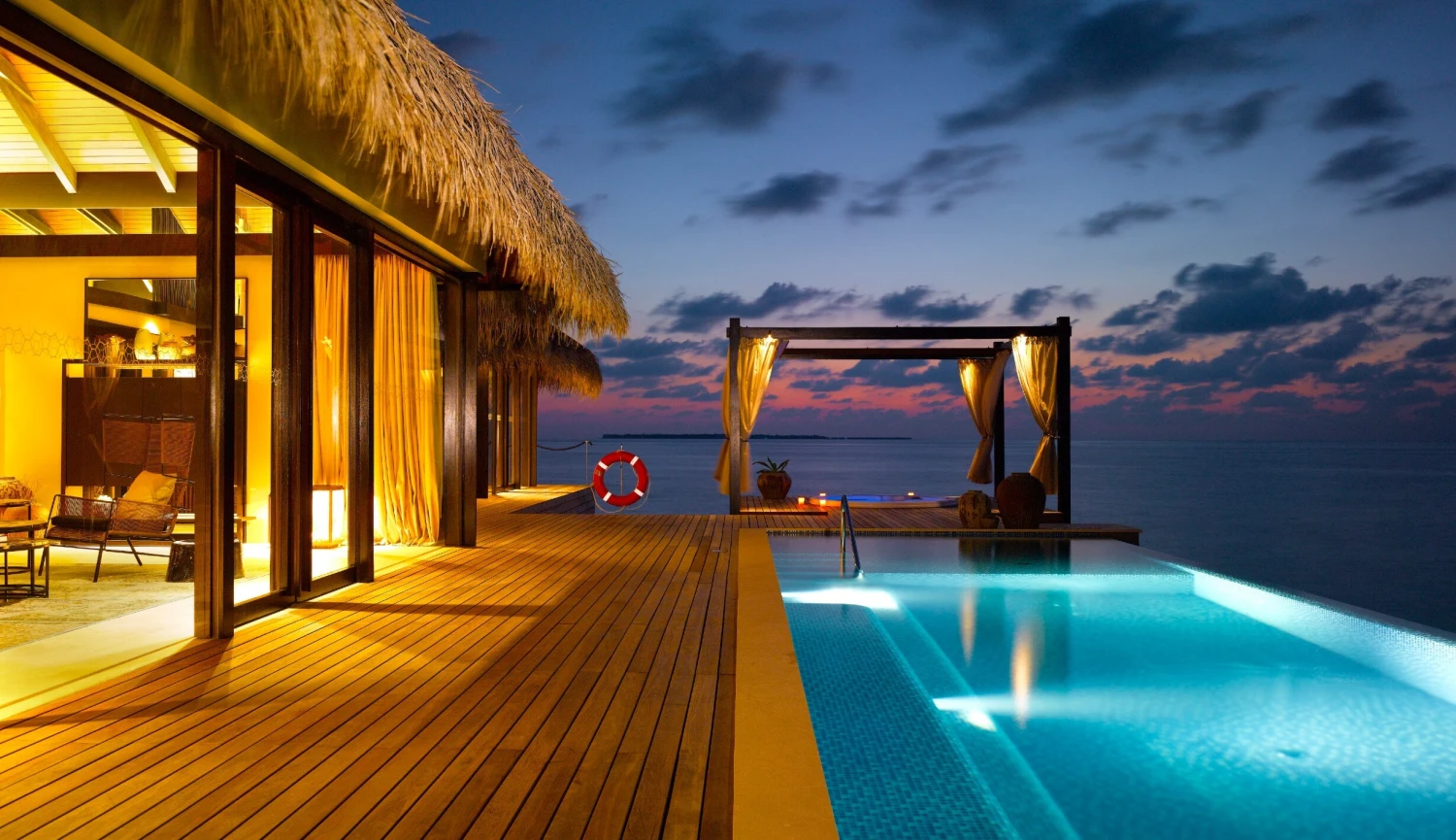 Moře místo sjezdovek. Na zimní dovolenou se více Čechů chystá za teplem