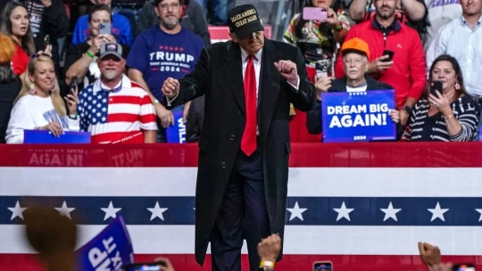 Z televize do vlády. Trump nabídl vysoké posty více jak desítce lidí napojených na Fox News